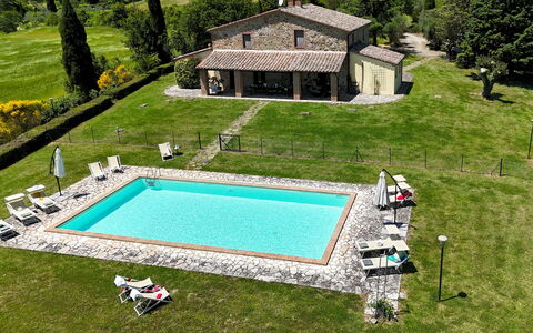Podere San Lorenzo 12: Swimming Pool, Farmhouse, Estate, Cottage, Lawn, Hacienda, Villa, Backyard, Resort, Yard
