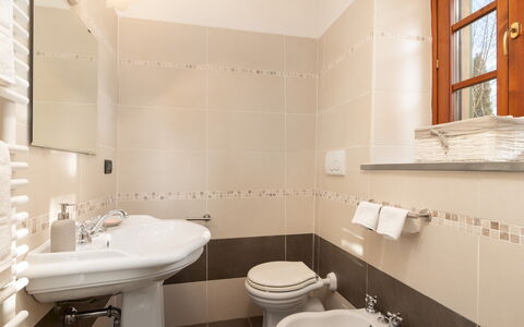 Casa da Sogno 12: Interior Design, Flooring, Plumbing Fixture, Bathroom, Floor, Bathroom Sink, Sink, Tap, Plumbing, Furniture