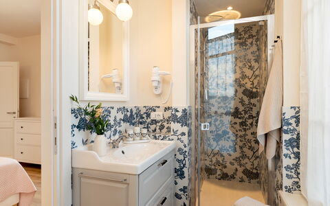 Villa Francesca 10: Interior Design, Flooring, Floor, Plumbing Fixture, Bathroom, Bathroom Sink, Bathroom Cabinet, Textile, Furniture, Sink