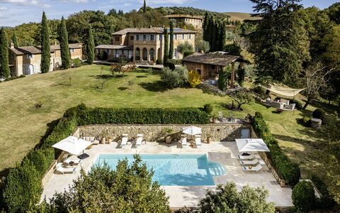 Podere Vernine di Sotto 14: Estate, Shrub, Home, Garden, Farmhouse, Landscaping, Mansion, Villa, Hacienda, Cottage