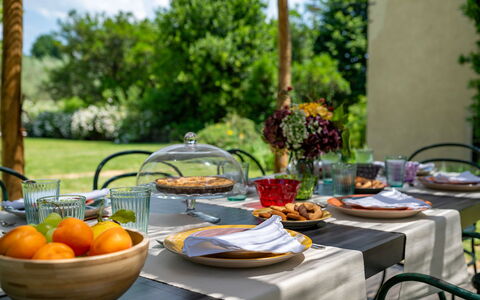 Villa Collegigliato 8: Food, Tableware, Furniture, Serveware, Table, Fruit, Dishware, Plate, Tablecloth, Drinkware