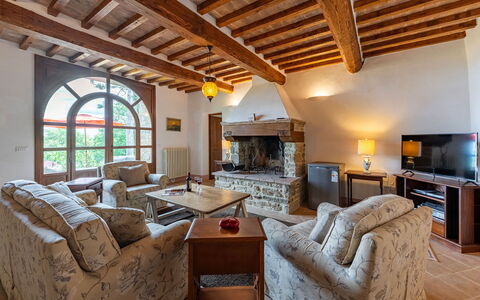 Villa Palazzolo 8: Furniture, Wall, Interior Design, Flooring, Ceiling, Room, Couch, Floor, Living Room, Chair