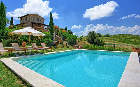 Castelmuzio: Swimming Pool, Property, Natural Landscape, Real Estate, House, Estate, Villa, Building, Resort, Leisure