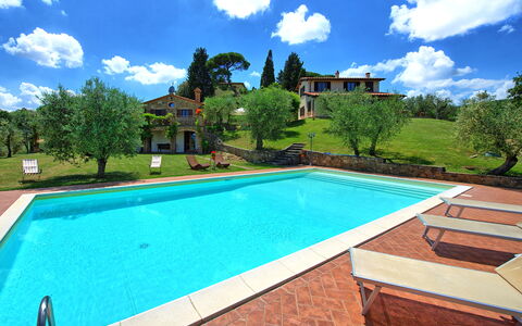 Villa Ulivi: Cloud, Water, Sky, Plant, Property, Swimming Pool, Building, Azure, Tree, Rectangle