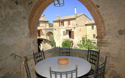 Accommodation:&nbsp;Castello Vittorio 4