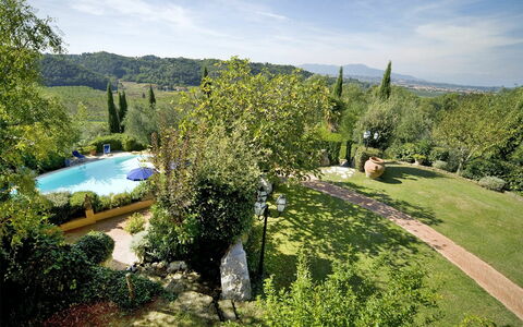 Le Rondini: Property, Nature, Natural Landscape, Garden, Vegetation, House, Tree, Real Estate, Grass, Estate