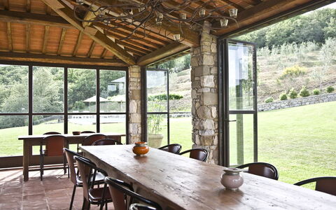 La Maccinaia 14: Property, Room, Building, House, Ceiling, Interior Design, Table, Furniture, Real Estate, Porch