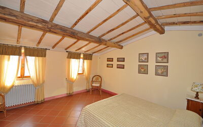 Accommodation:&nbsp;Upupa