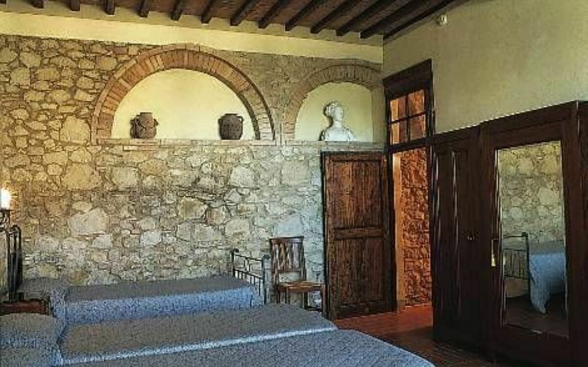 Accommodation:&nbsp;Pancole q