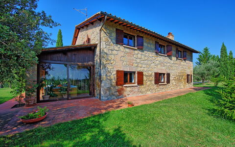 Casale Giulio: Property, House, Home, Real Estate, Building, Estate, Architecture, Sky, Residential Area, Farmhouse