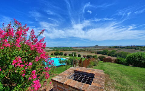 San Donnino: Blue, Nature, Sky, Natural Landscape, Property, Green, Cloud, Garden, Real Estate, House