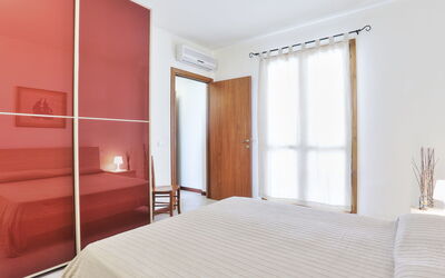 Accommodation:&nbsp;A5 50.6