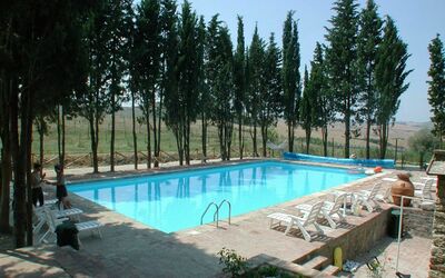 Aia Vecchia Di Montalceto: Water, Property, Swimming Pool, Sky, Azure, Shade, Tree, Body Of Water, Plant, Leisure