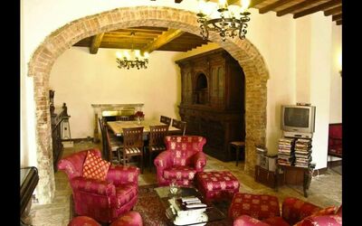 Alice: Room, Living Room, Property, Interior Design, Furniture, Building, House, Architecture, Arch, Home