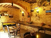 Accommodation:&nbsp;Cecilia