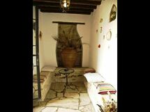 Accommodation:&nbsp;Costanza