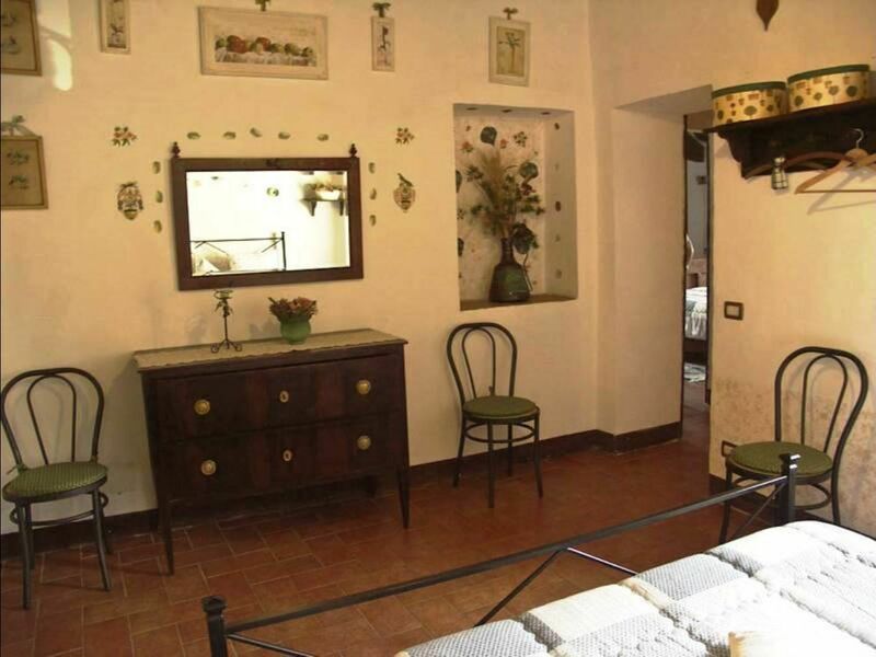 Accommodation:&nbsp;Costanza