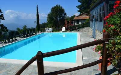 Agriturismo Flora: Water, Plant, Building, Property, Swimming Pool, Sky, Flower, Azure, Tree, Cloud