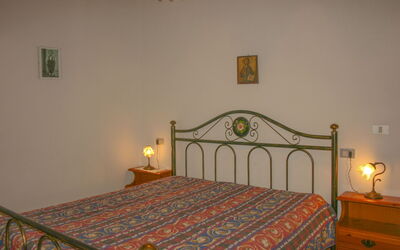 Il Susino: Bed, Bedroom, Bedding, Furniture, Bed Sheet, Linens, Interior Design, Bed Frame, Floor, Room