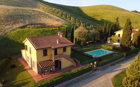 Villa Alabastro: Plant, Building, Window, Sky, Mountain, Natural Landscape, Land Lot, House, Cottage, Grass