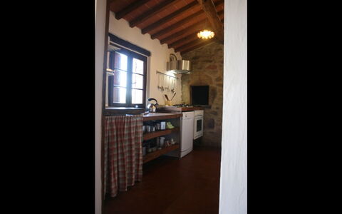 Agriturismo Bevignano: Property, Room, Building, Furniture, House, Floor, Architecture, Interior Design, Home, Ceiling