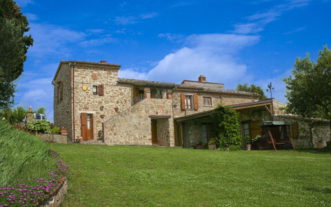 Country House Il Galleto: House, Shrub, Rural Area, Cottage, Estate, Village, Farmhouse, Garden, Landscaping