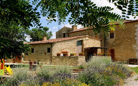 Pieve di Sant Ippolito: Plant, Building, Sky, Window, House, Tree, Vegetation, Land Lot, Grass, Biome
