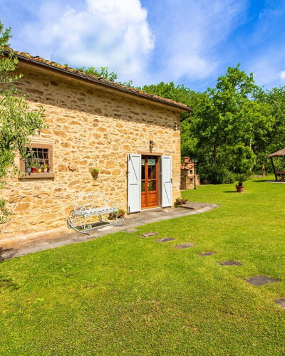 La Casa di Pino: Swimming Pool, Resort, Garden, Eco Hotel, Outdoor Furniture, Thermae, Water Feature, Shade, Estate, Landscaping