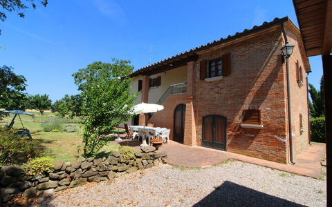 Il Viaggiolo: Plant, Sky, Building, Window, Tree, House, Land Lot, Cottage, Shade, Rural Area