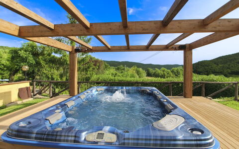 Casale Lorenzo: Tree, Plain, Land Lot, Lawn, Garden, Estate, Meadow, Landscaping, Yard, Farmhouse