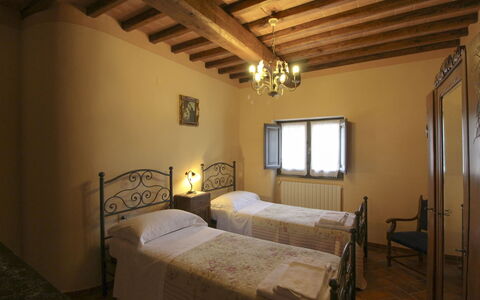 Agriturismo Ca di Vestro: Wall, Interior Design, Furniture, Bedroom, Ceiling, Bed, Room, Floor, Flooring, Lighting
