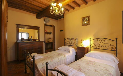 Agriturismo Ca di Vestro: Wall, Interior Design, Furniture, Ceiling, Bedroom, Floor, Flooring, Bed, Room, Lighting