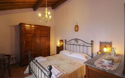 Agriturismo Ca di Vestro: Furniture, Wall, Interior Design, Flooring, Bedroom, Bed, Floor, Ceiling, Room, Lighting