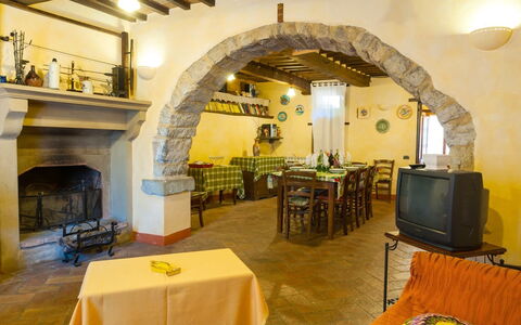 Casa la Primula: Restaurant, Building, Property, Room, Yellow, Interior Design, Arch, Architecture, House