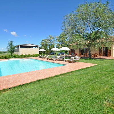 Pienza: Property, Swimming Pool, Grass, Real Estate, Home, Land Lot, House, Estate, Building, Backyard