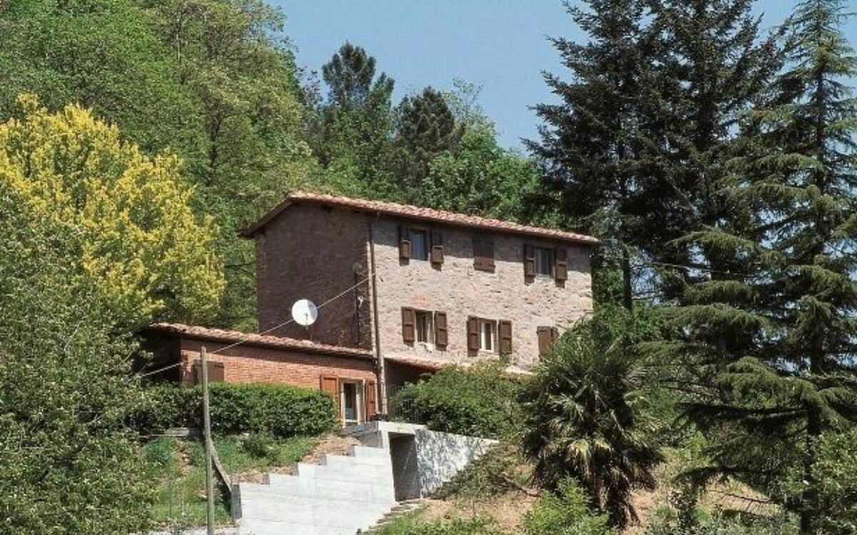 Tuscany farmhouse indipendent apartment in countryside with swimmingpool 