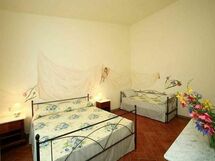 Accommodation:&nbsp;Iris