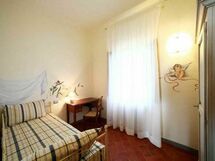 Accommodation:&nbsp;Iris