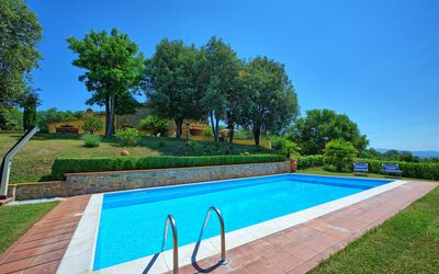 Villa Crispinino: Swimming Pool, Property, Real Estate, Grass, Leisure, House, Estate, Home, Backyard, Residential Area