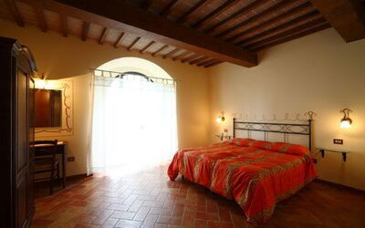 Accommodation:&nbsp;Violetta