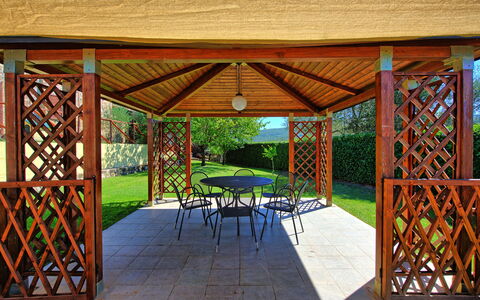 Cerretalta: Property, Building, Room, Pavilion, Real Estate, House, Home, Tree, Porch, Estate