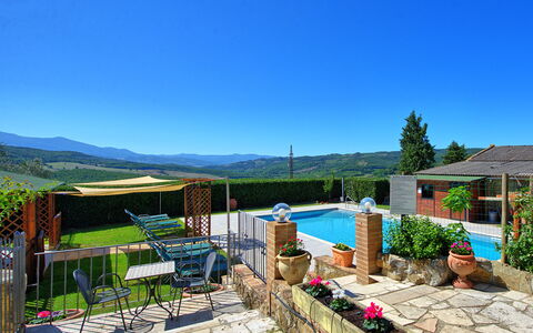 Cerretalta: Property, Real Estate, House, Home, Sky, Mountain, Land Lot, Landscape, Tree, Building