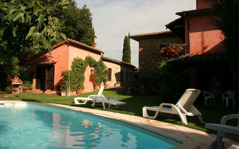 Casa Rosada: Water, Plant, Building, Property, Sky, Cloud, Swimming Pool, Azure, Tree, Window
