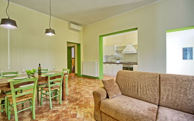 Accommodation:&nbsp;Artisti 4
