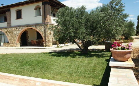 Villa Giulia Follonica: Property, Yard, Backyard, Grass, Home, Lawn, House, Real Estate, Building, Estate