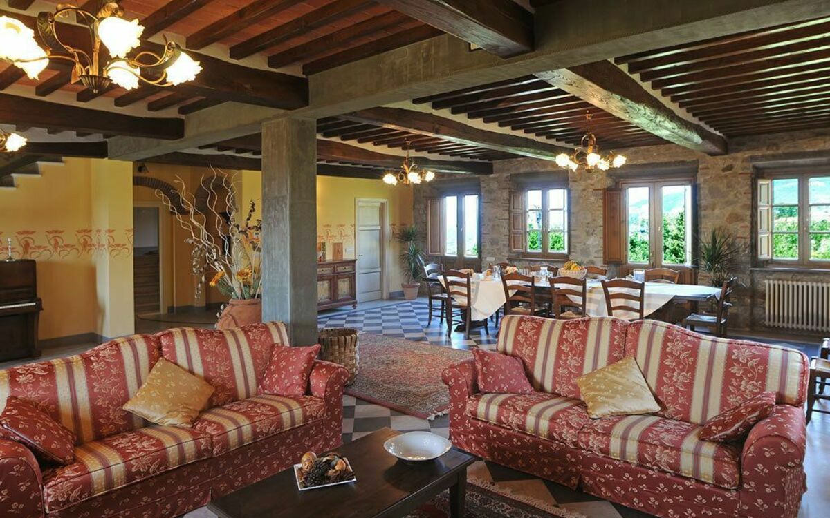 Accommodation:&nbsp;Camelia