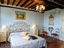 Accommodation:&nbsp;Camelia