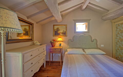 Gellino: Room, Bedroom, Furniture, Property, Bed, Interior Design, Ceiling, Bed Sheet, Building, House