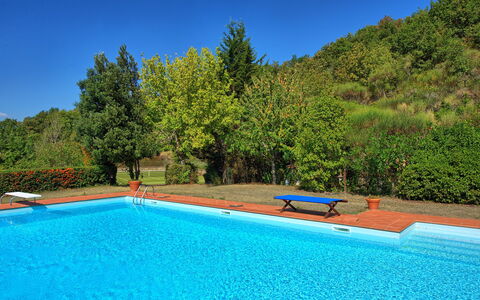 Gellino: Swimming Pool, Property, Natural Landscape, Leisure, Estate, House, Real Estate, Villa, Tree, Vacation