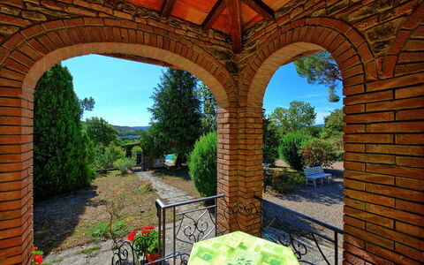 Casale Ambra: Property, Arch, Architecture, Building, Real Estate, House, Brick, Tree, Home, Garden